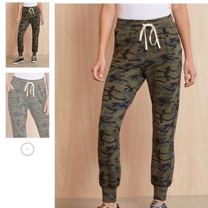 Sundry camo pocket jogger
